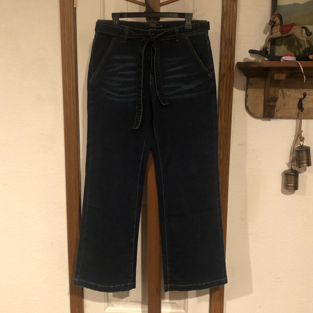 Wide leg with belted waist, dark blue women’s jeans